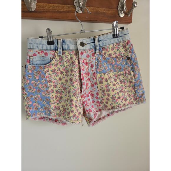 FARM Rio Pants - Farm Rio Floral Patchwork Denim Shorts – Size 27 Button Fly 5-Pocket